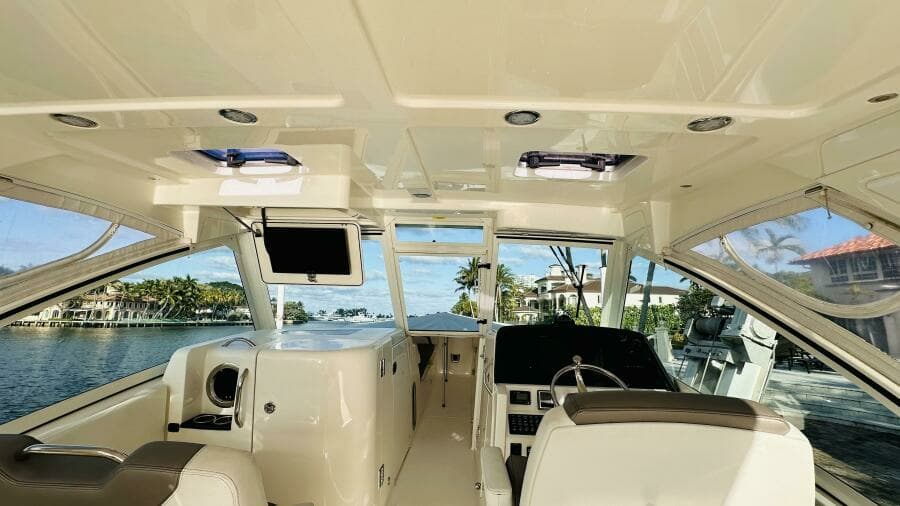 2019 World Cat 320 DC