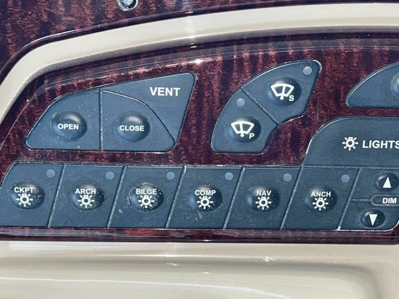 2008 Sea Ray 330 Sundancer