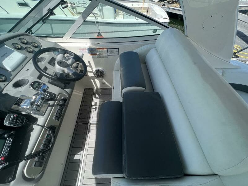 2007 Cruisers Yachts 340 Express