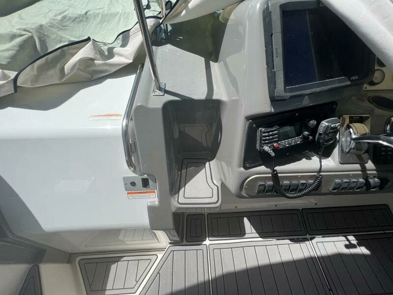 2007 Cruisers Yachts 340 Express