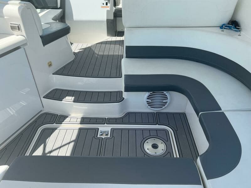 2007 Cruisers Yachts 340 Express