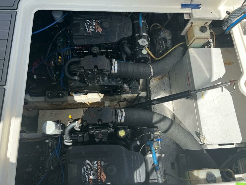 2007 Cruisers Yachts 340 Express