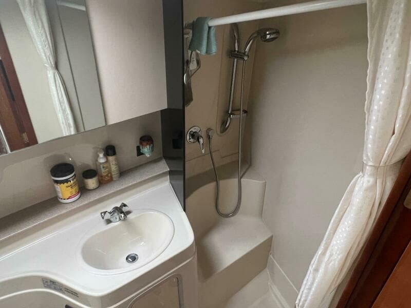 2007 Cruisers Yachts 340 Express