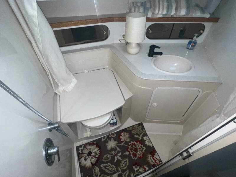 1997 Cruisers Yachts 3575