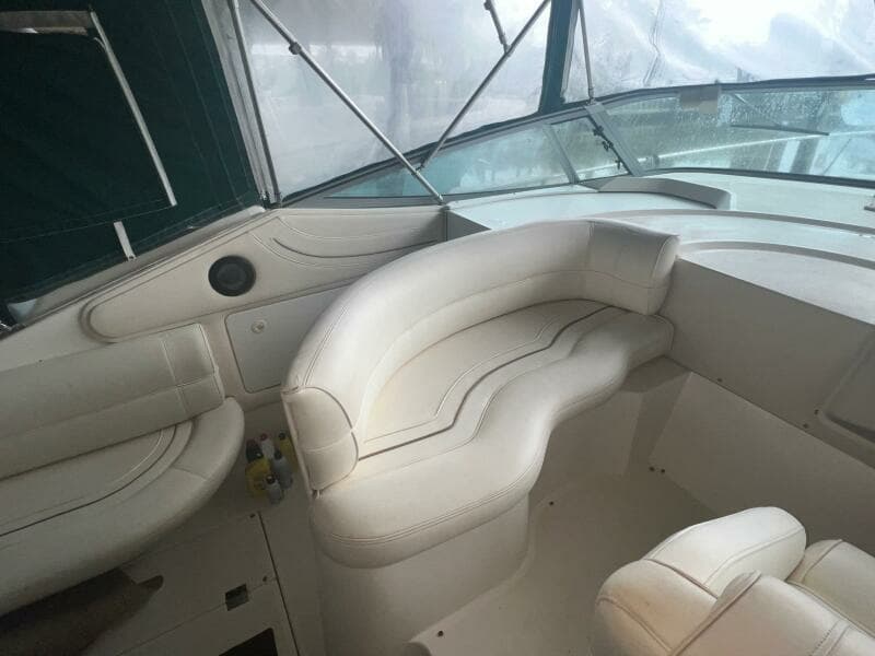 1997 Cruisers Yachts 3575