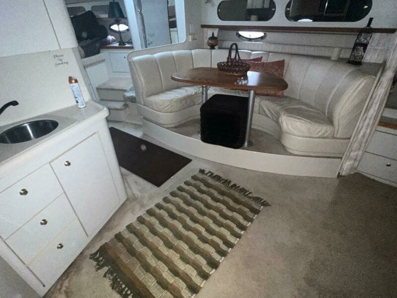 1997 Cruisers Yachts 3575