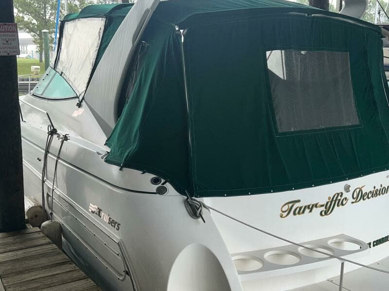 1997 Cruisers Yachts 3575