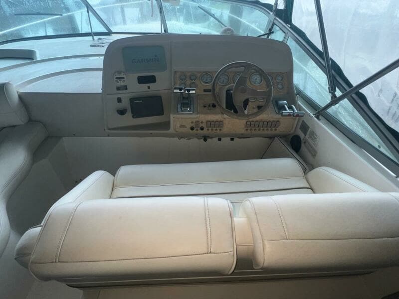 1997 Cruisers Yachts 3575