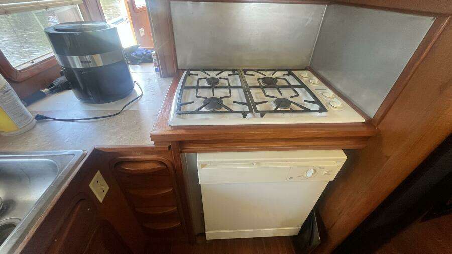 1986 Marine Trader Med Yacht 62 Yachtfish