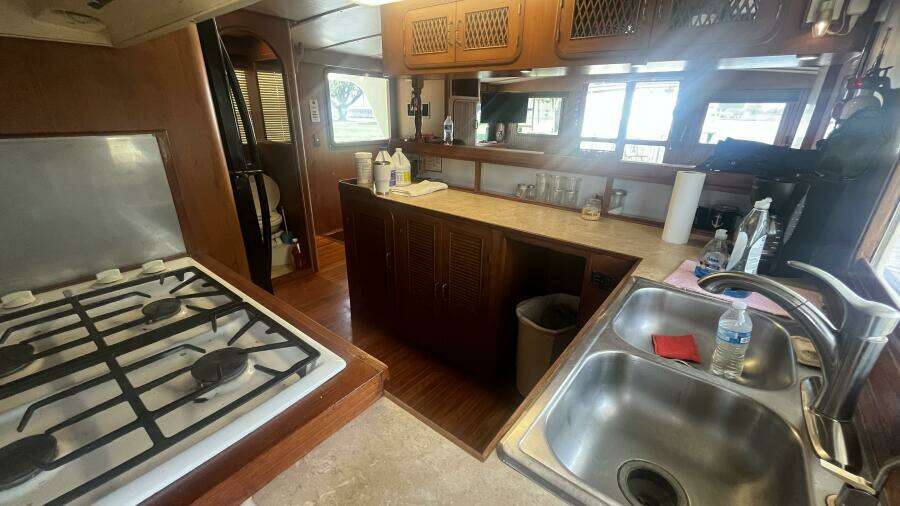 1986 Marine Trader Med Yacht 62 Yachtfish