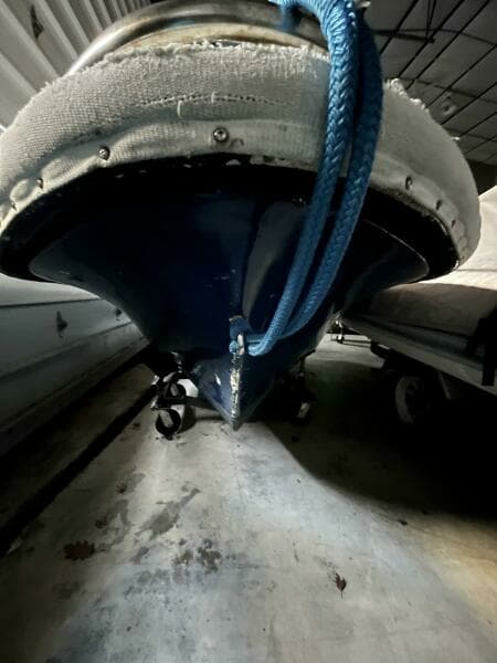 Centerline bow exhibiting flair