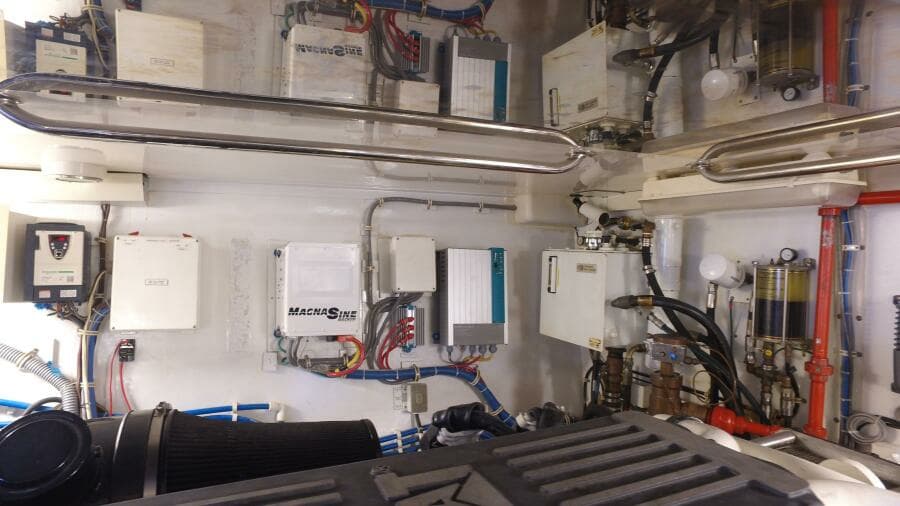 2006 Hatteras 68 Convertible