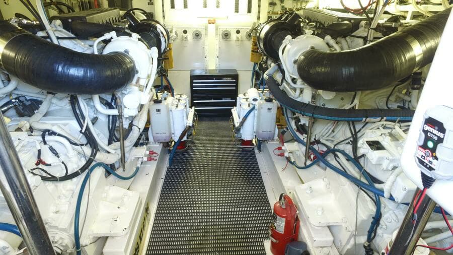 2006 Hatteras 68 Convertible