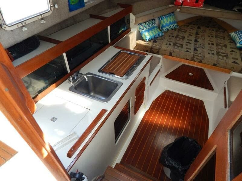 1986 Luhrs Alura 30