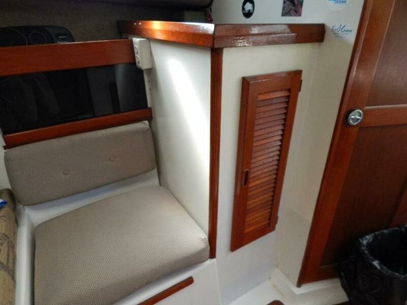 1986 Luhrs Alura 30