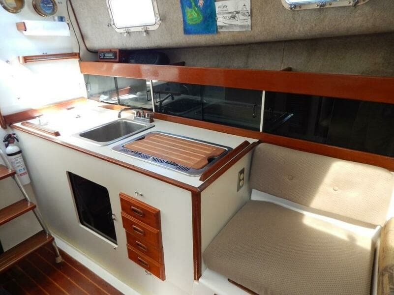 1986 Luhrs Alura 30