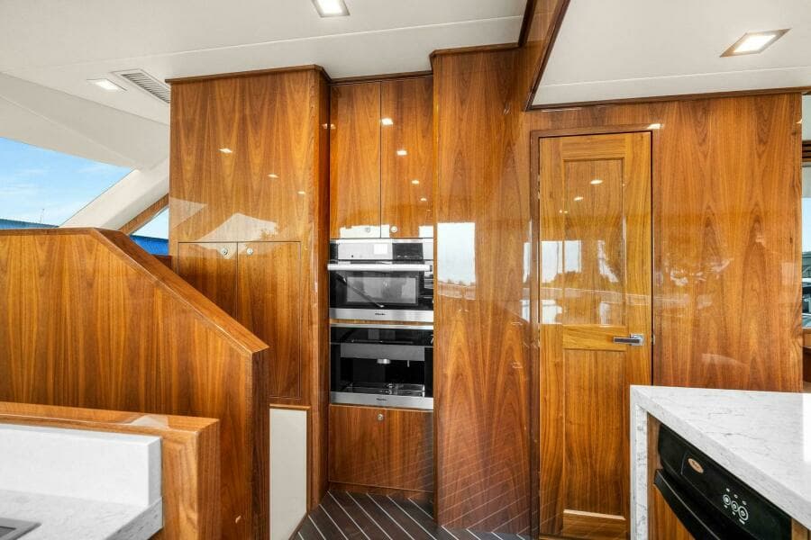 2022 Viking 75 Motor Yacht