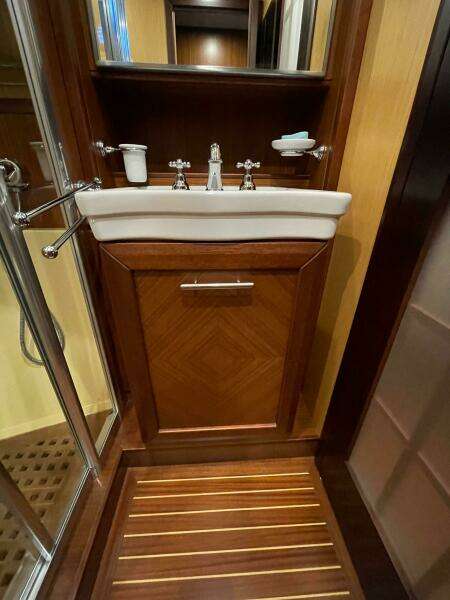 2006 Mochi Craft 74' Dolphin