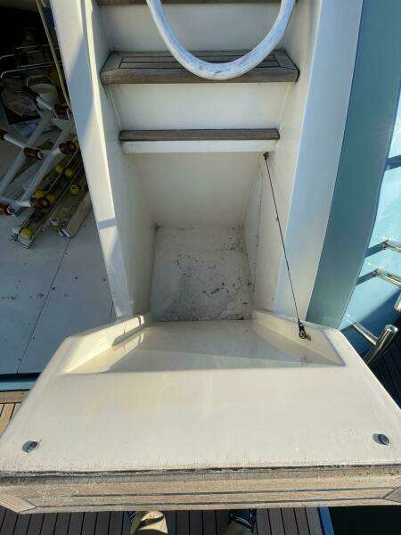 2006 Mochi Craft 74' Dolphin