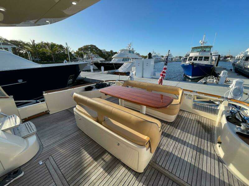 2006 Mochi Craft 74' Dolphin