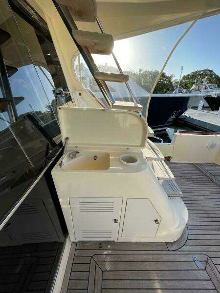 2006 Mochi Craft 74' Dolphin