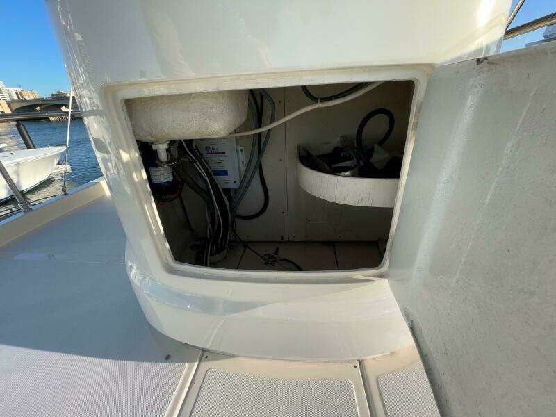 2006 Mochi Craft 74' Dolphin