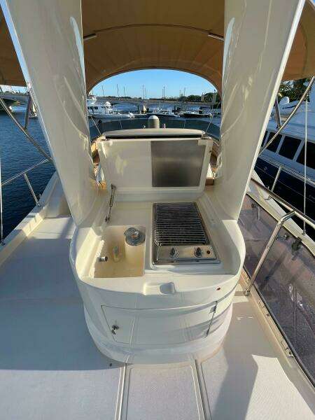 2006 Mochi Craft 74' Dolphin
