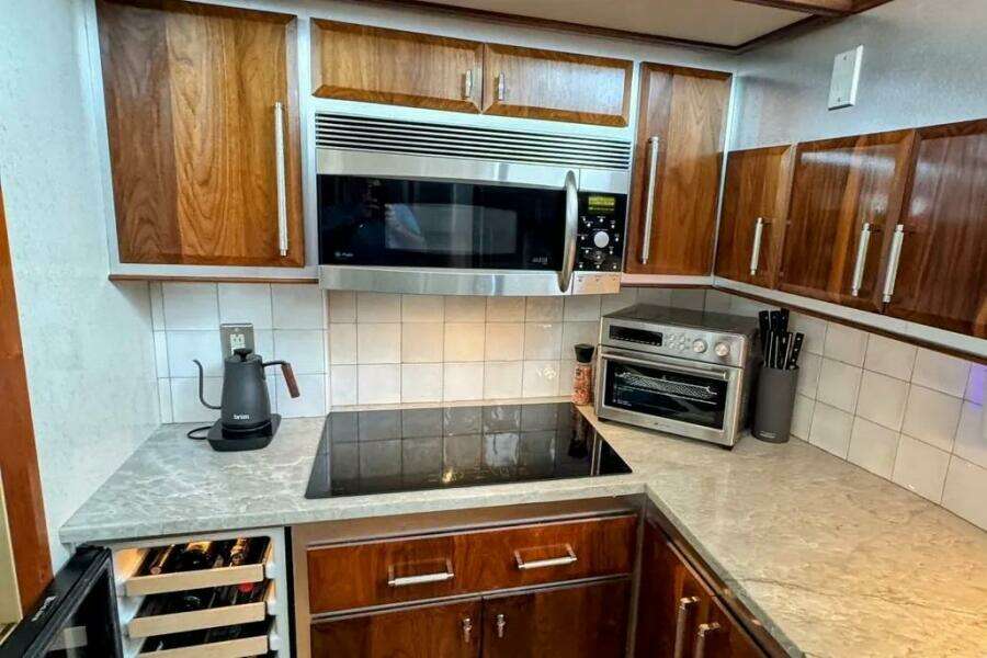 1986 Bertram 58 Flybridge Motor Yacht