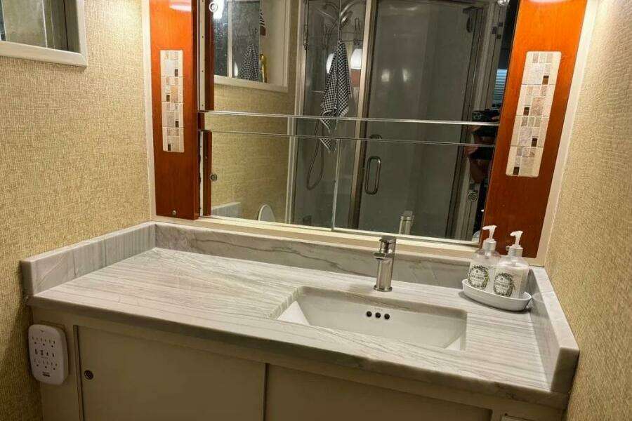 1986 Bertram 58 Flybridge Motor Yacht