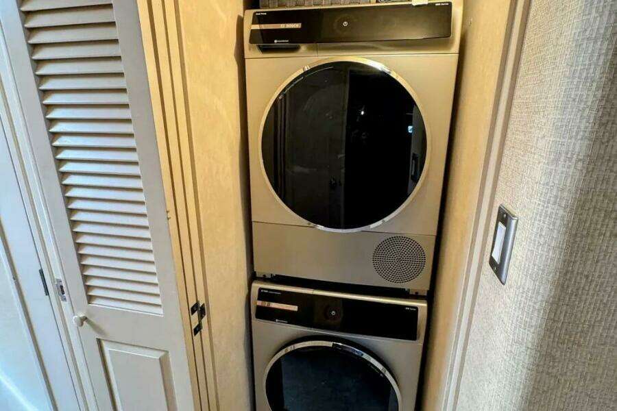 1986 Bertram 58 Flybridge Motor Yacht