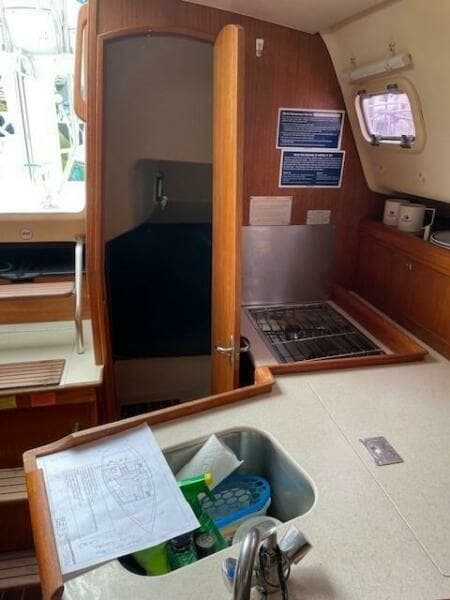 HUNTER 306_Galley