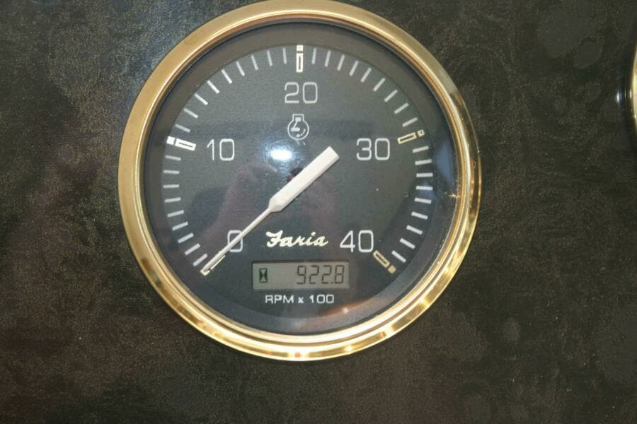 2001 Cruisers Yachts 3750 Motor Yacht