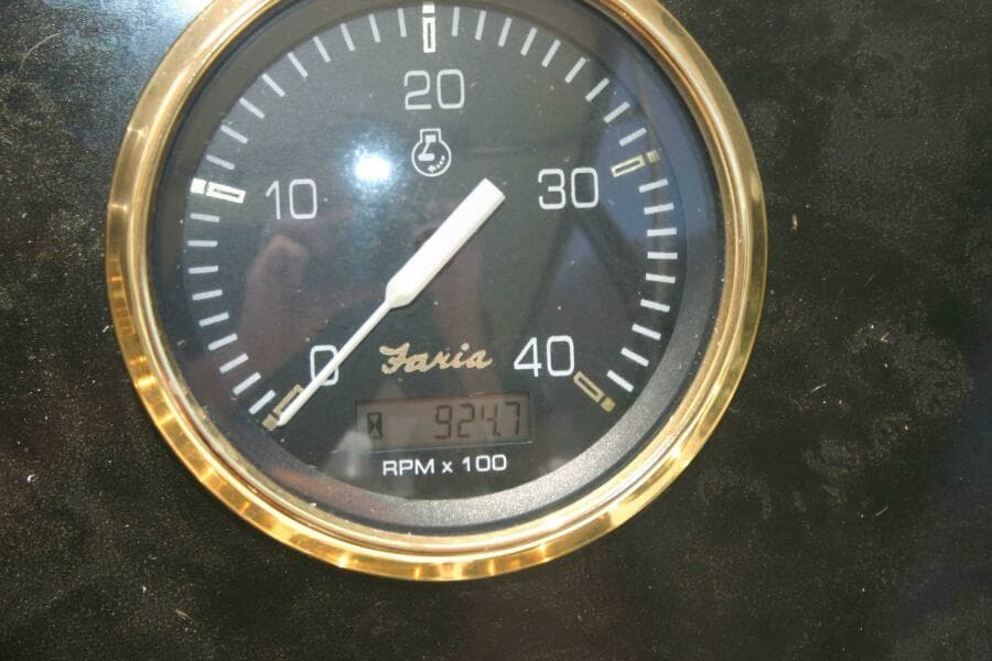 2001 Cruisers Yachts 3750 Motor Yacht