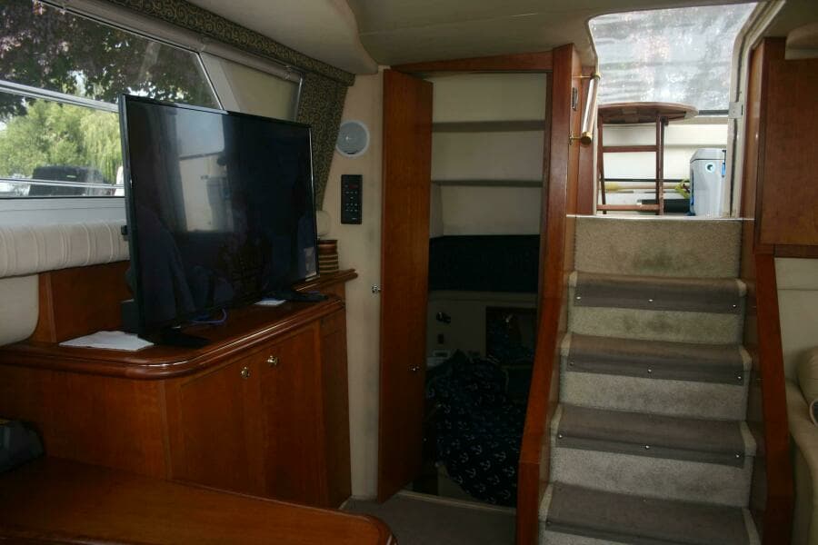 2001 Cruisers Yachts 3750 Motor Yacht