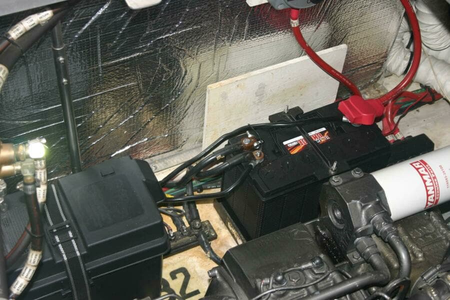 2001 Cruisers Yachts 3750 Motor Yacht