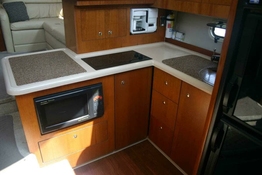 2001 Cruisers Yachts 3750 Motor Yacht