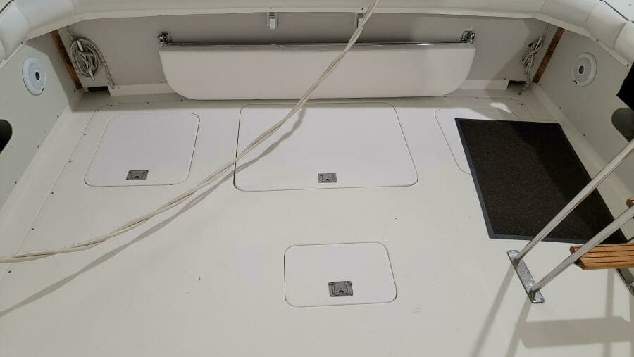 1983 Bertram 33 Flybridge Cruiser