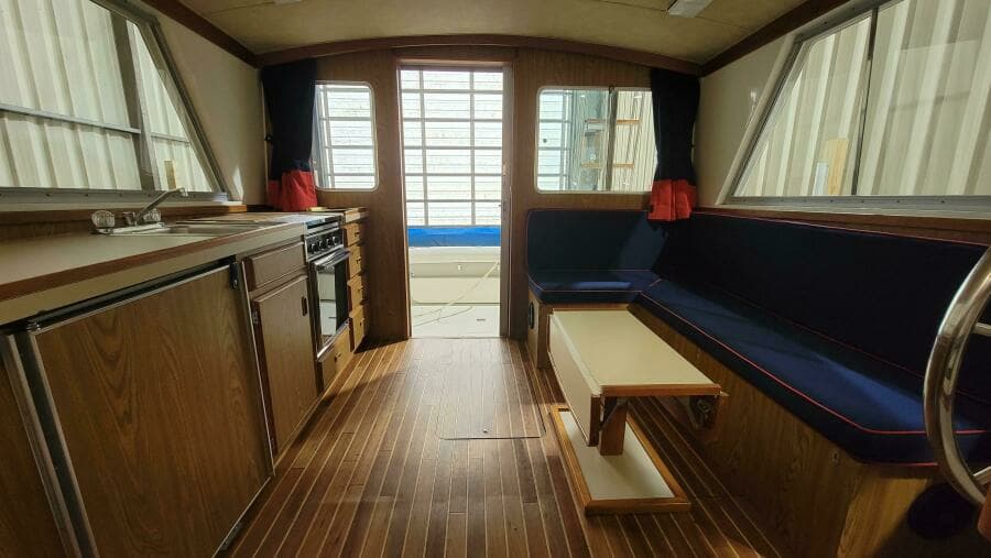 1983 Bertram 33 Flybridge Cruiser