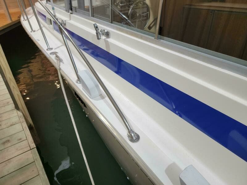 1983 Bertram 33 Flybridge Cruiser