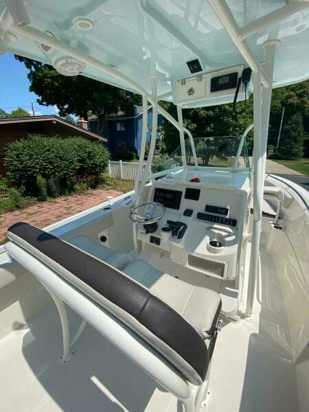 2022 Sailfish 220 Center Console