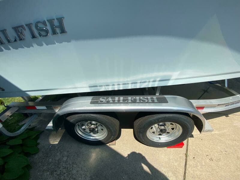 2022 Sailfish 220 Center Console