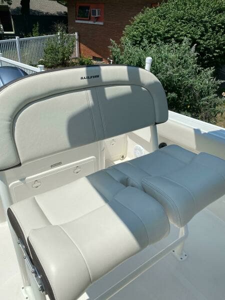 2022 Sailfish 220 Center Console