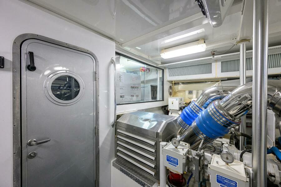 2004 Sea Force IX Enclosed Bridge