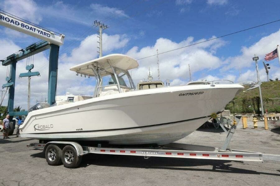 2017 Robalo R260 Center Console