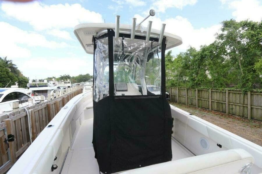 2017 Robalo R260 Center Console