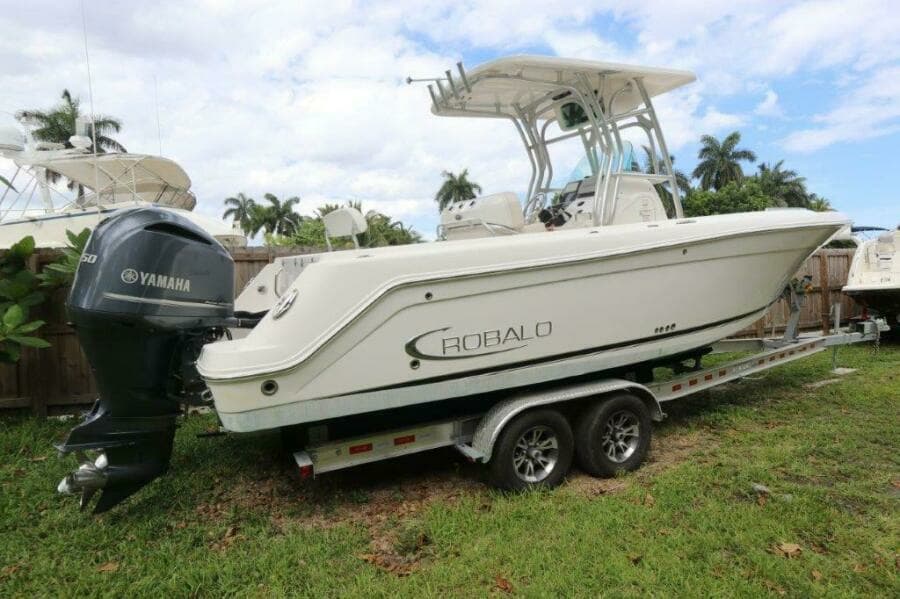 2017 Robalo R260 Center Console