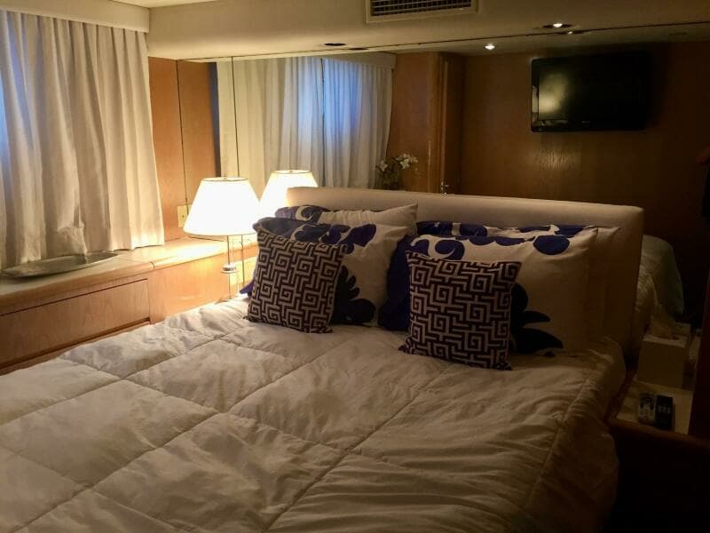 1994 Hatteras 70 Cockpit Motor Yacht