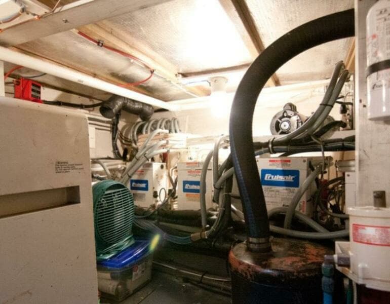 1994 Hatteras 70 Cockpit Motor Yacht