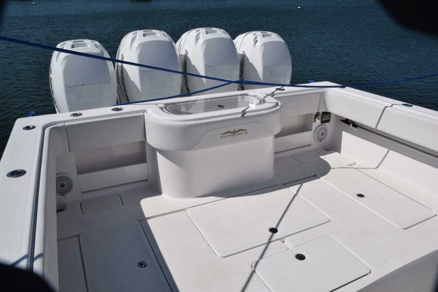 2018 Invincible 42 Center Cabin
