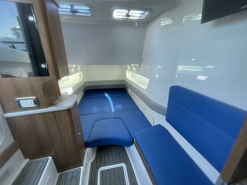 2018 Invincible 42 Center Cabin